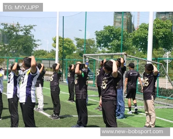 快船全队团建活动共赏橄榄球比赛并拍摄合影留念欢乐时光