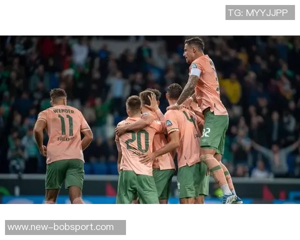 芬奇称赞迪林厄姆与里德默契配合突破篮下表现出色